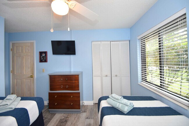 Building Photo - 3 Cherokee Ct W