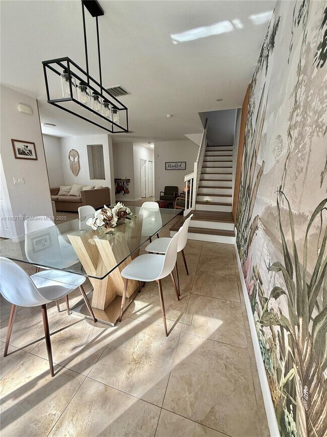 Building Photo - 1034 NE 208th St