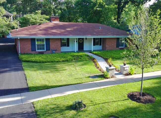 Building Photo - 337 E Blodgett Ave