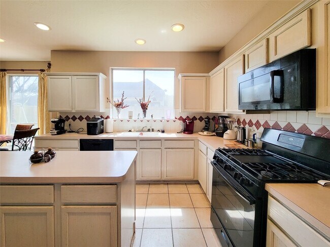 Building Photo - 8002 Weeping Willow Pl