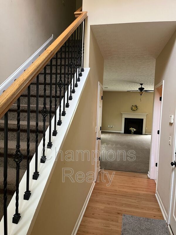 Building Photo - 5766 Olivia Ln