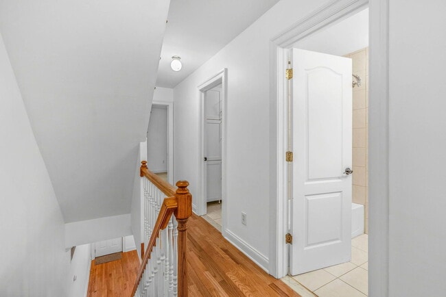 Building Photo - 1922 Montrose St