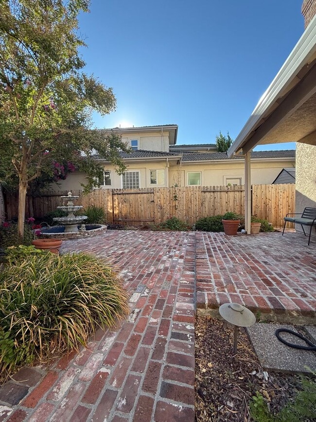 Building Photo - *Welcome to Your New Home in Cobble Shores...