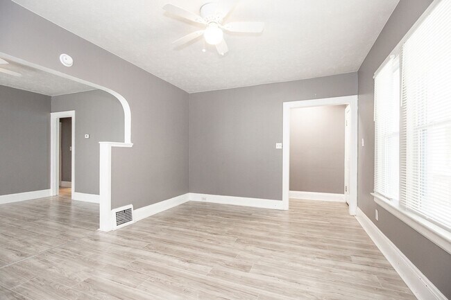 Building Photo - 364 E 161 St