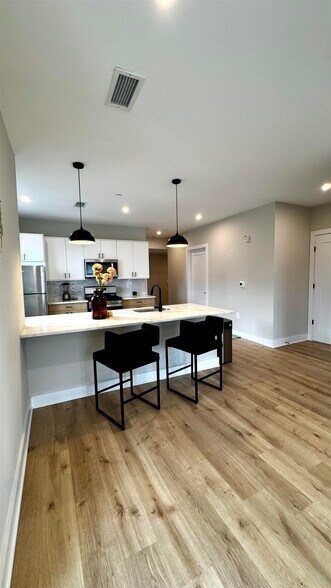 Building Photo - 203-205 Randolph Ave Unit# 101