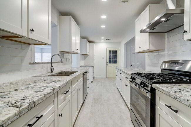 Building Photo - 5805 Grape St