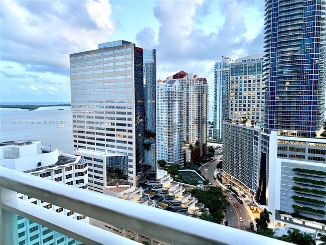 Building Photo - 950 Brickell Bay Dr