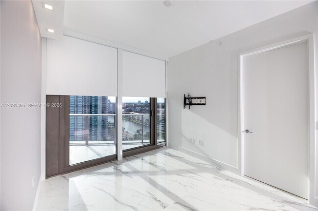 Building Photo - 15701 Collins Ave