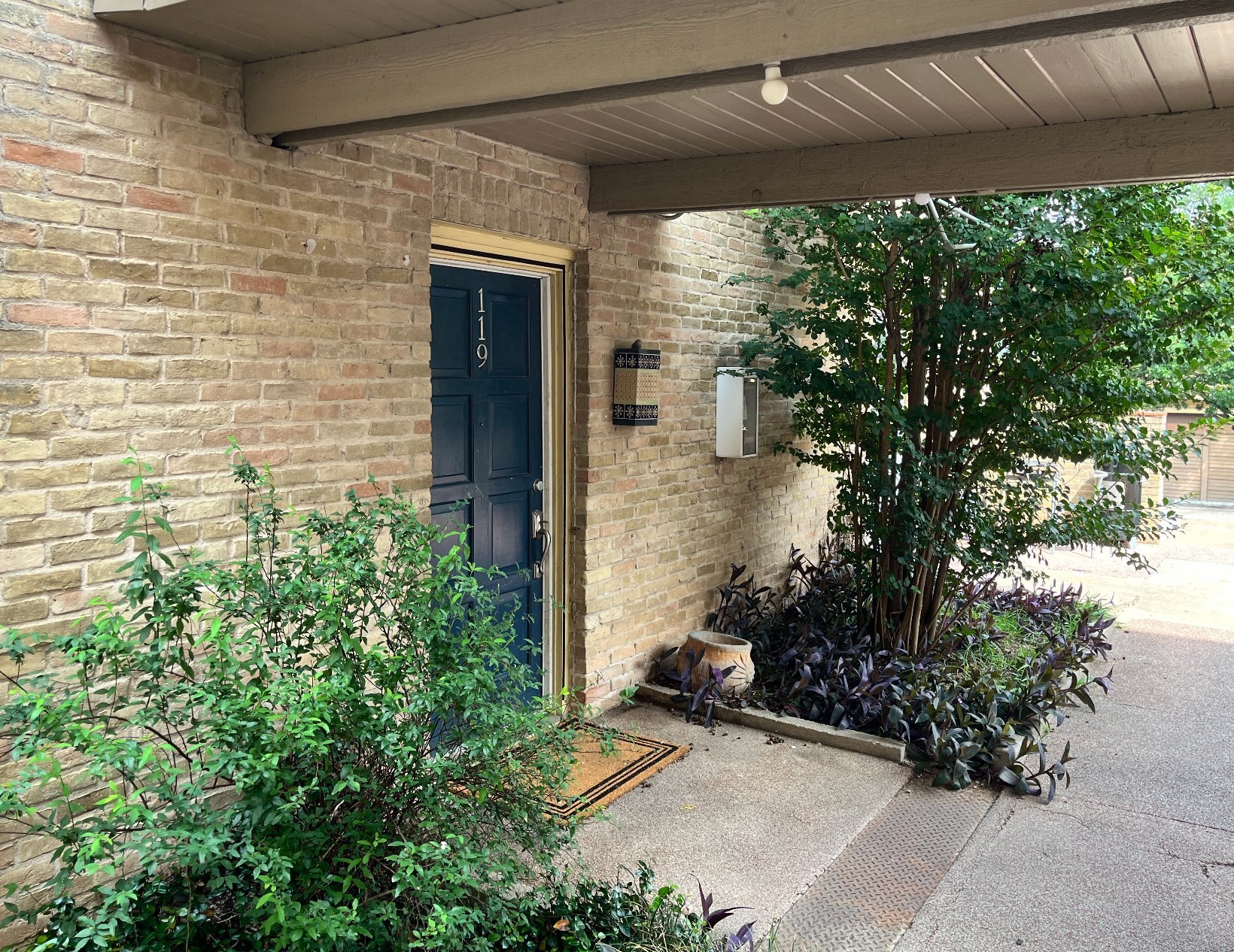 Building Photo - 3431 N Hills Dr