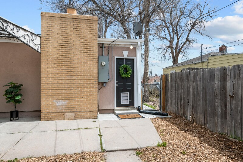Building Photo - 895 Grove St