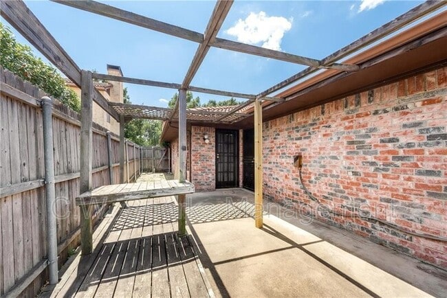 Building Photo - 3043 Modella Ave