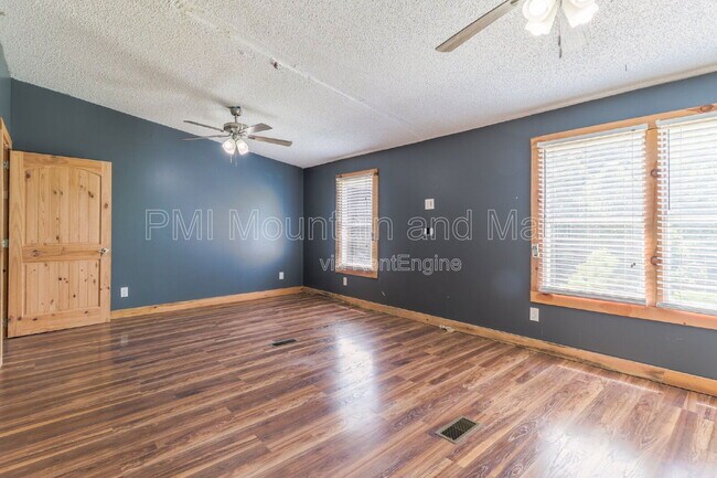 Building Photo - 3113 Revere Rd