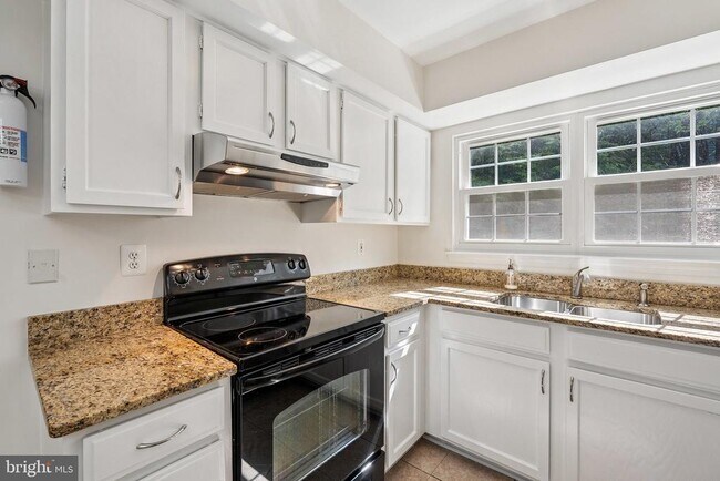 Building Photo - 7735 Inversham Dr