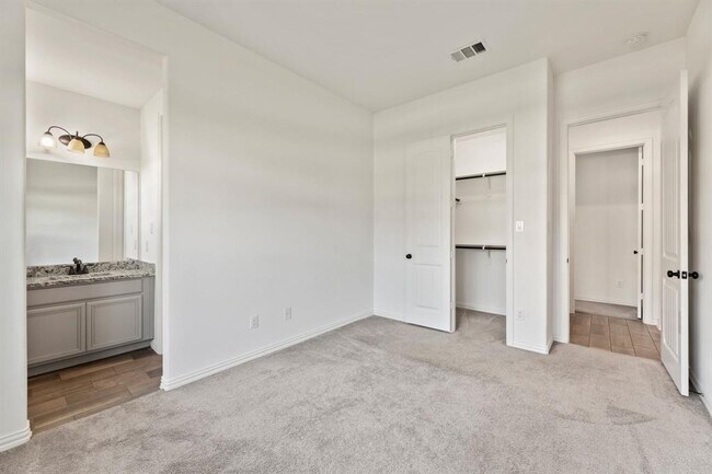 Building Photo - 4700 Topacio Dr