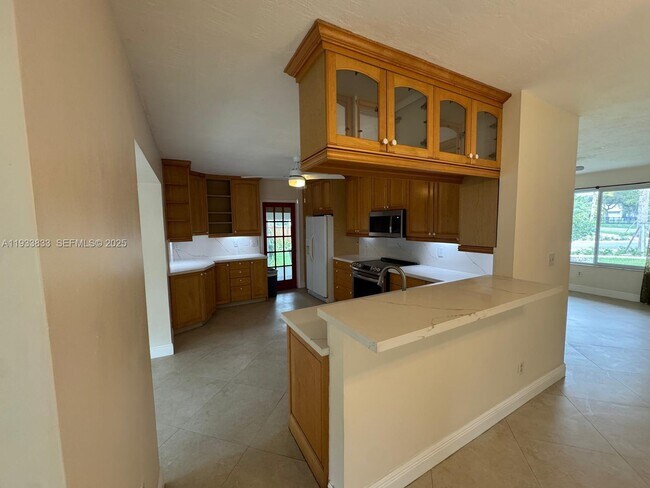 Building Photo - 18600 SW 97th Ave