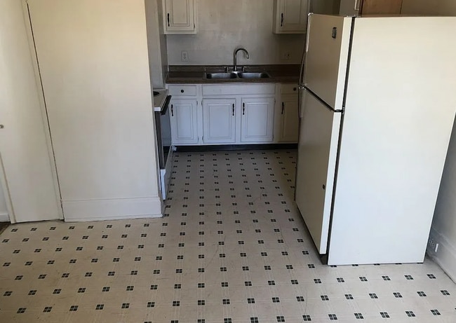 Building Photo - 638 S 2nd St