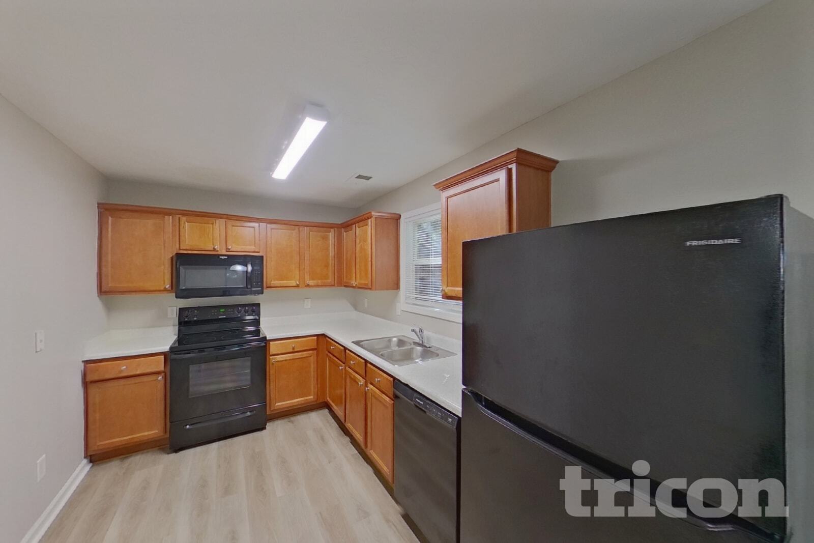 Building Photo - 1563 Little Creek Dr