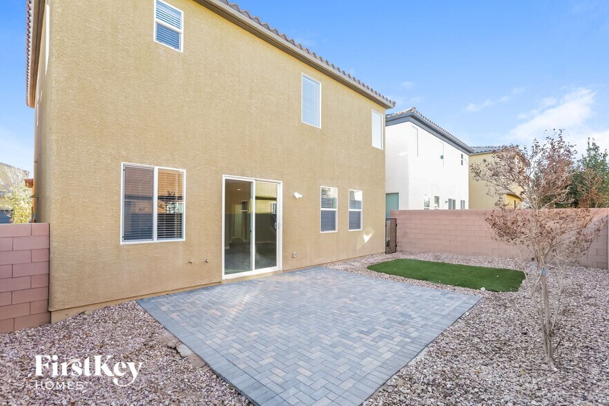 Building Photo - 584 Little Moon Ave