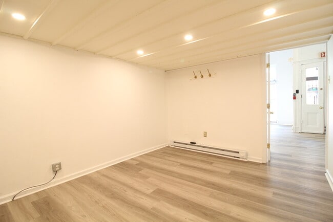 Building Photo - 16th & Pine, Commercial Store or Office Sp...