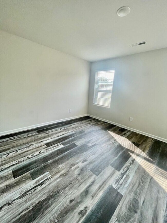 Building Photo - DogwoodVillageTRL108