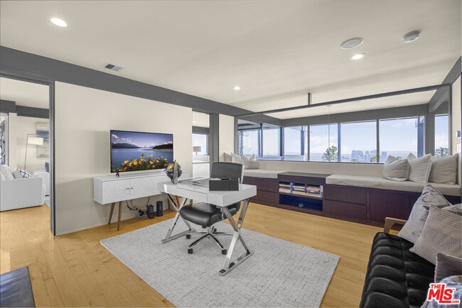 Building Photo - 9892 Beverly Grove Dr