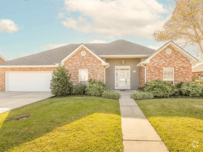 Building Photo - 215 Ciera Dr