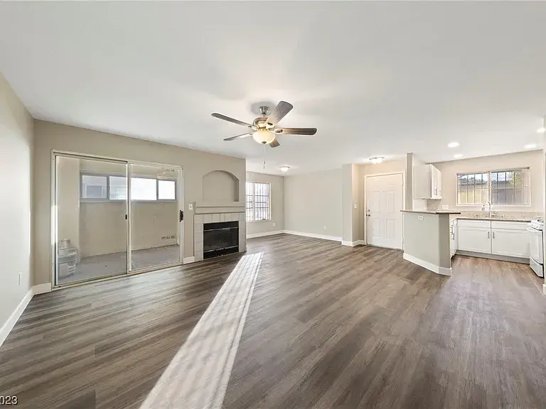 Living & Dining Area - 4424 W Lake Mead Blvd