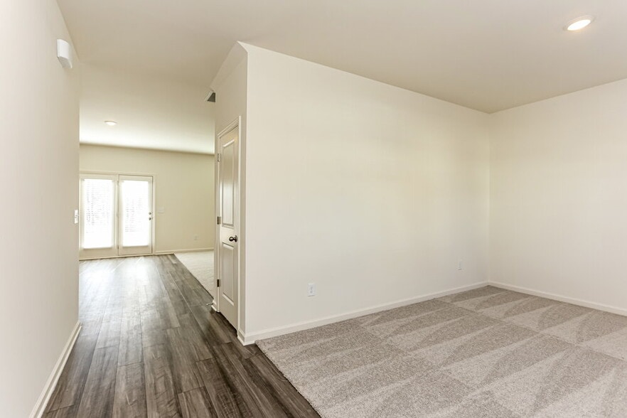 Building Photo - 7610 Saffron Ave