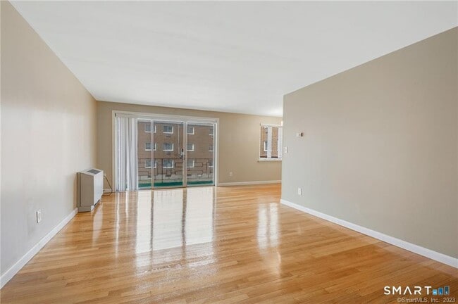 Building Photo - 115 S Main St