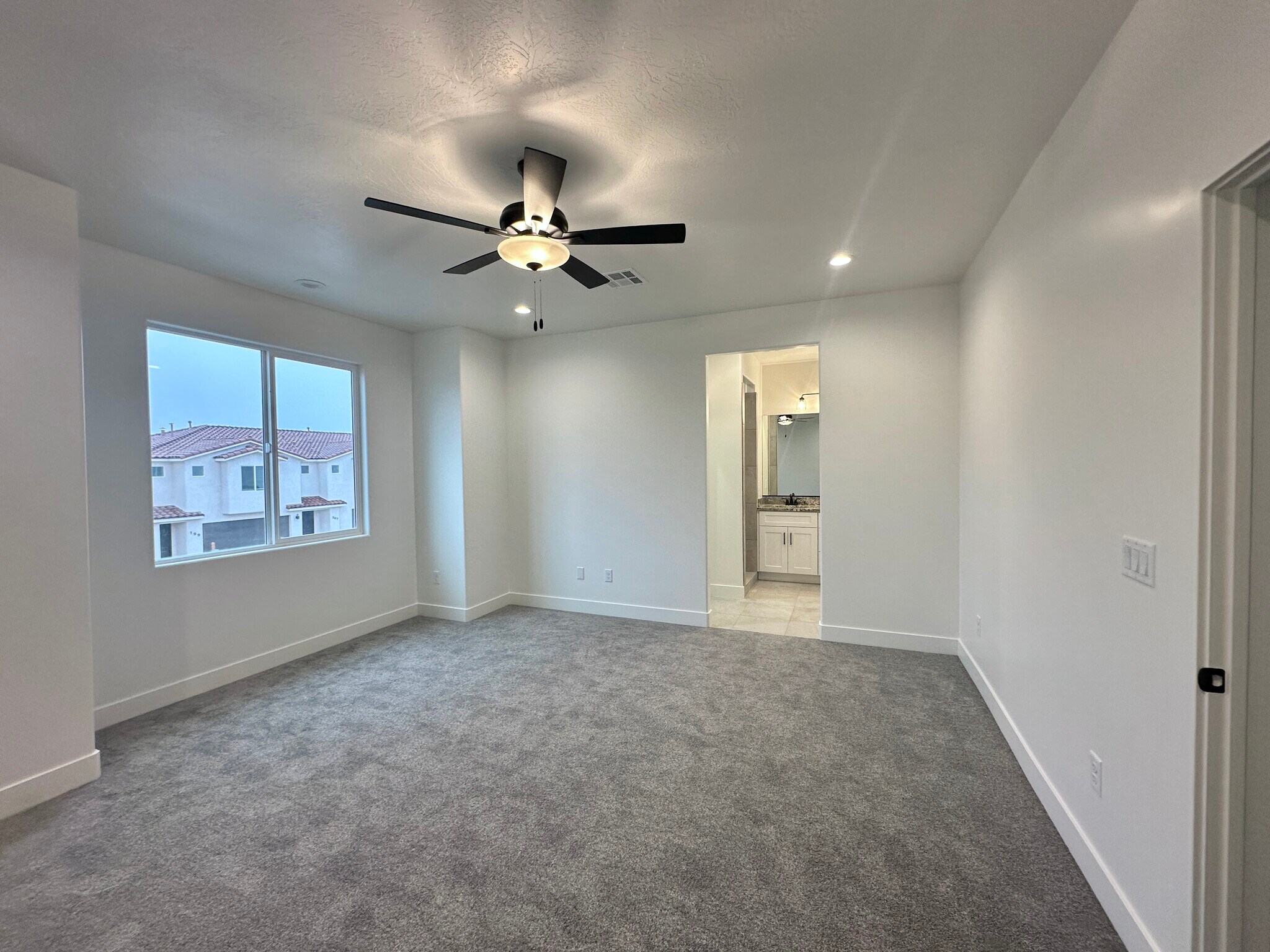 Building Photo - 186 N 2470 W