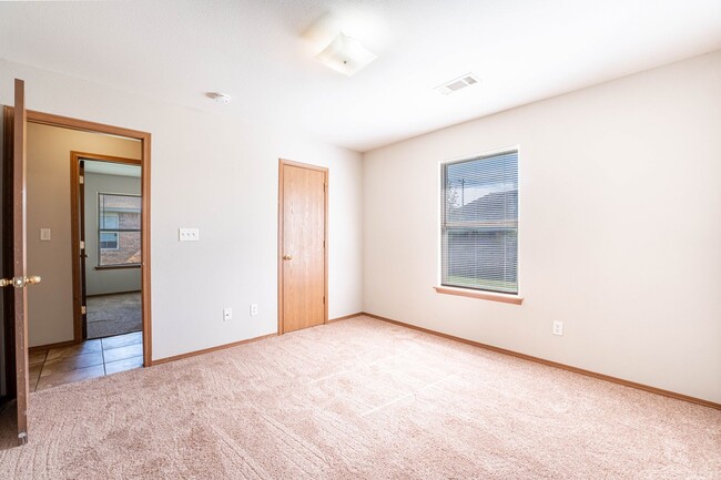 Building Photo - 319 E Marietta Ct