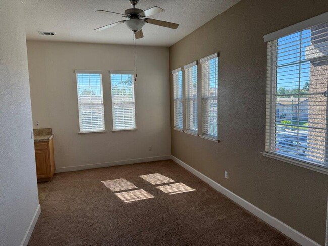 Building Photo - 1 Bedroom 1 Bath 2nd Story In-law Unit Vac...