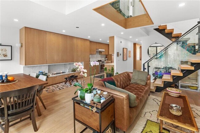 Building Photo - 150 N Bedford Rd