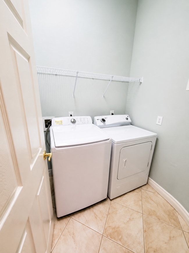 Building Photo - 8361 Miramar Way