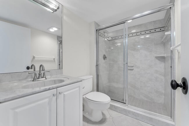 Building Photo - 5000 N Ocean Blvd