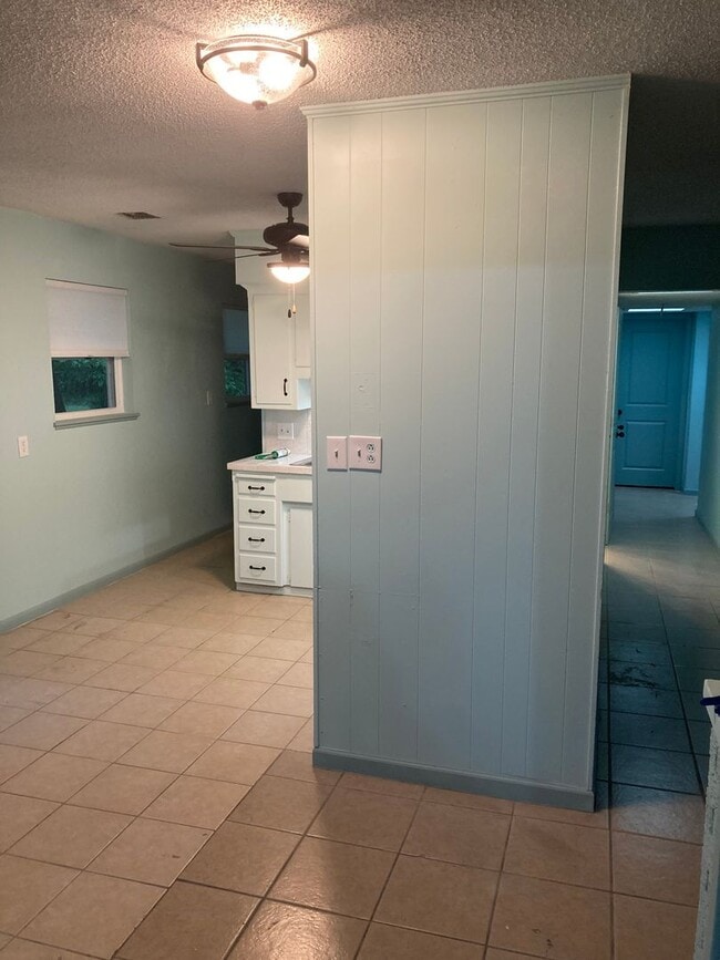 Building Photo - Newly Renovated Home in the heart of Springdale !