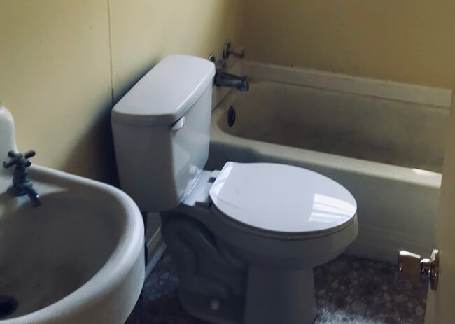 Building Photo - 855 Bowie St