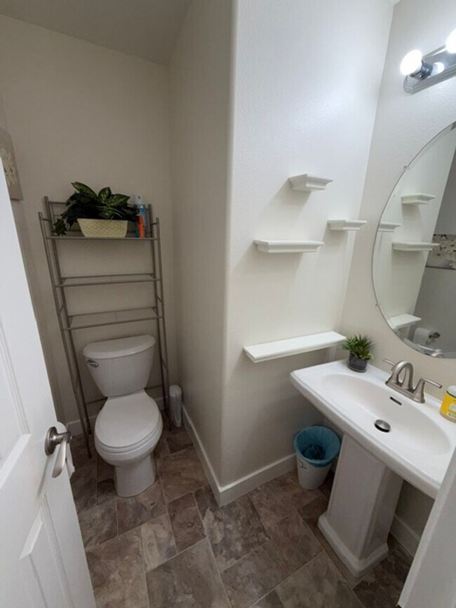 Building Photo - 3 bed 2.5 Bath 2 car garage/ Central AC/ Ewa Beach!
