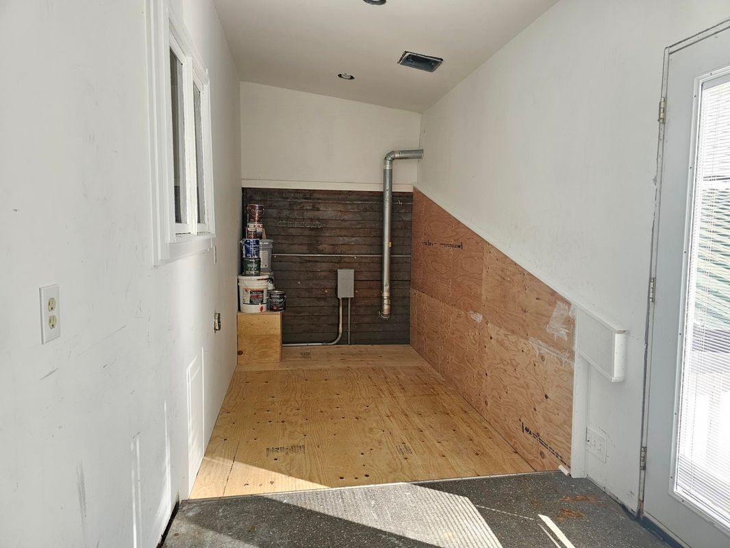 Building Photo - 117 Lowell Rd