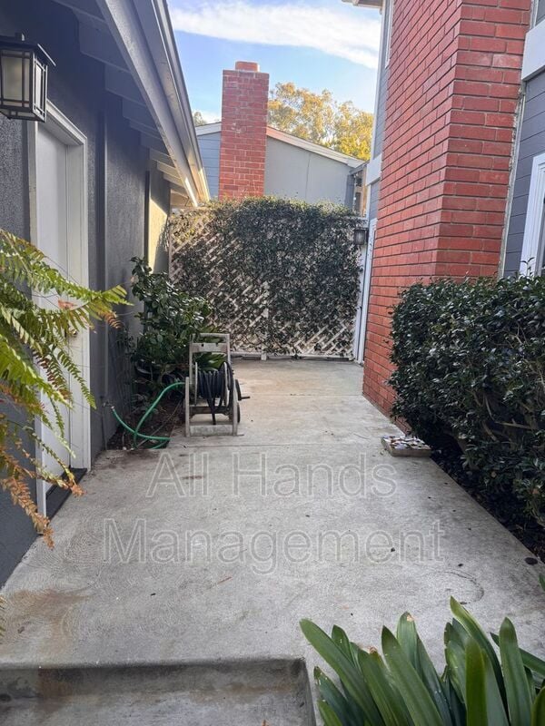 Building Photo - 516 Francisco St