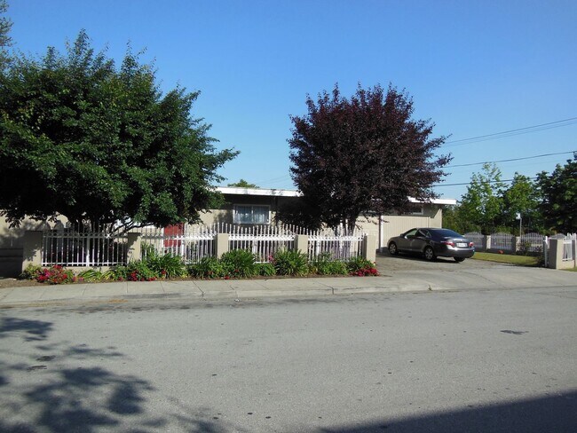 Primary Photo - 310 Market Pl