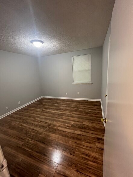 Building Photo - 908 Trailwood Cir