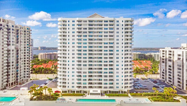 Building Photo - FURNISHED 2 Bedroom Condo in Daytona Beach...