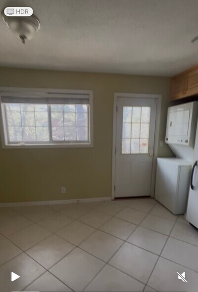 Building Photo - 315 Hilderbrand Dr