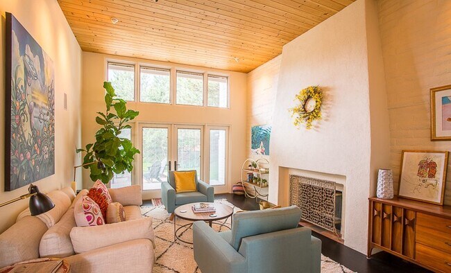 Building Photo - 4 Bed 3.5 Bath Carolyn Heights Home W/Stunning Finishes & Ideal Outdoor Space!  Option for Early ...