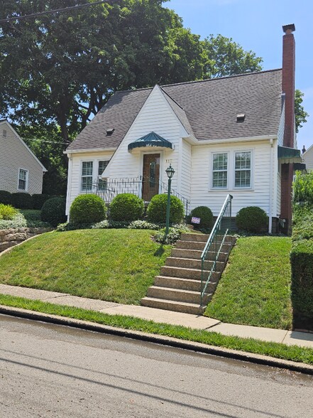 Primary Photo - 115 Cottage Hill Ave