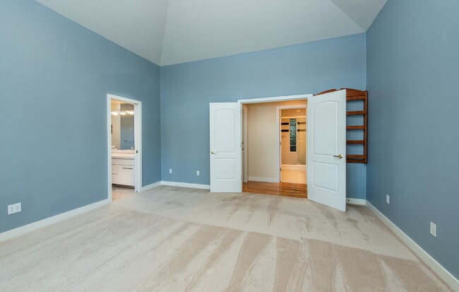 Building Photo - Beautiful Custom Home Overlooking Sequim Bay