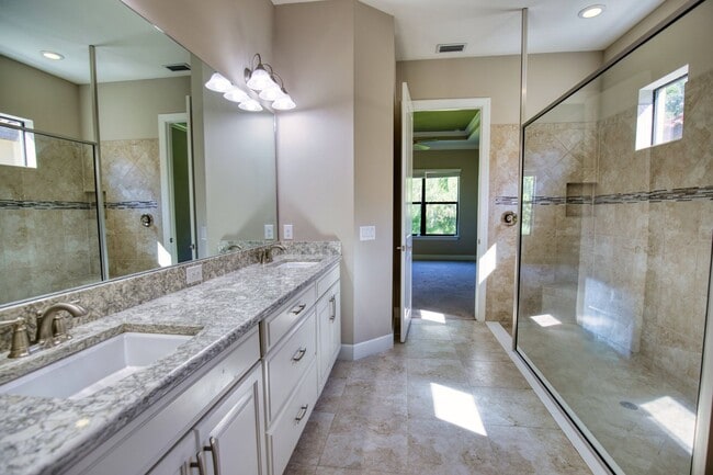 Building Photo - Annual Unfurnished Single-Family Home located in Bellacina at Casey Key with Resort-like Amenities!