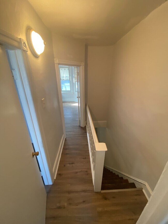 Building Photo - Quaint Two Bedroom Home in Overbrook with NEW Floors and Kitchen!