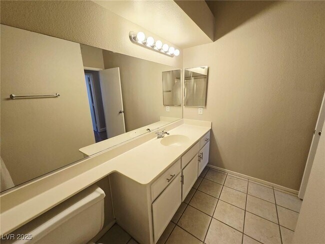Building Photo - 925 Chaps Cir